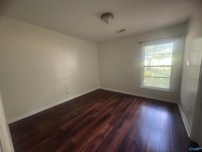 Building Photo - 792 Seina Vista Dr