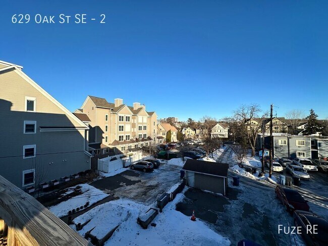 Building Photo - 629 SE Oak St