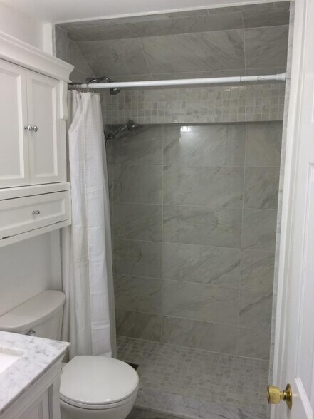 Building Photo - 6 W Cedar St