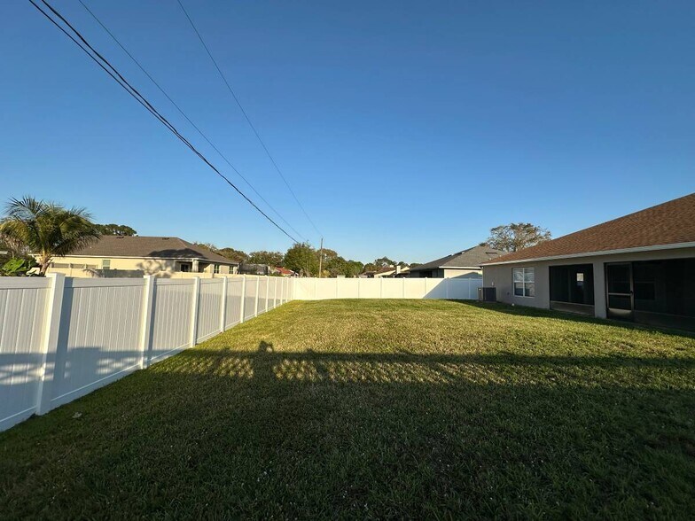 Building Photo - 1535 Heartwellville St NW