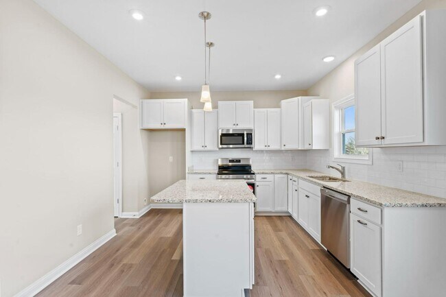 Building Photo - 933 Camden Ct