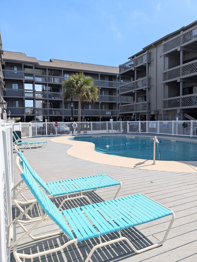 Building Photo - Long Term Rental, Walking Distance to Myrtle Beach!