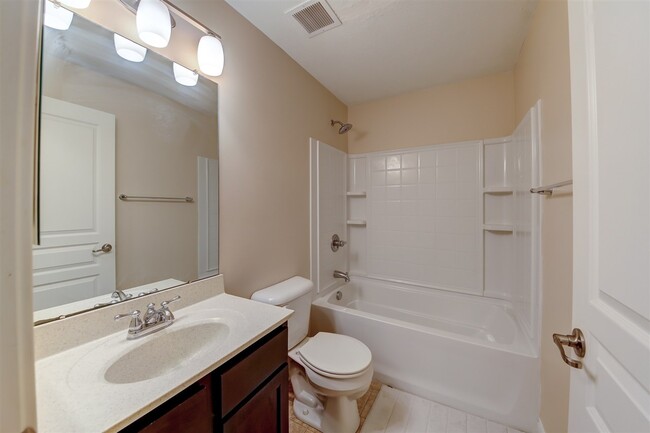 Building Photo - 613 Ivy Ridge Dr