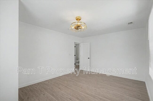 Building Photo - 201 W 37th St