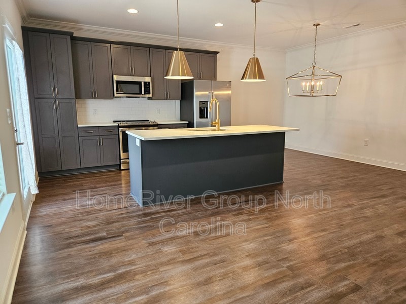 Building Photo - 607 Pompano Dr