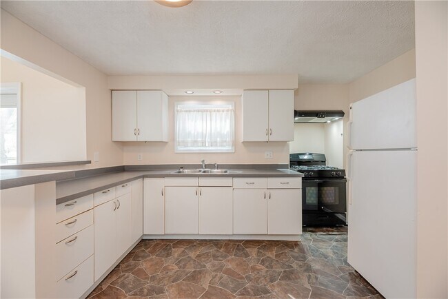 Building Photo - 133 River Meadow Dr