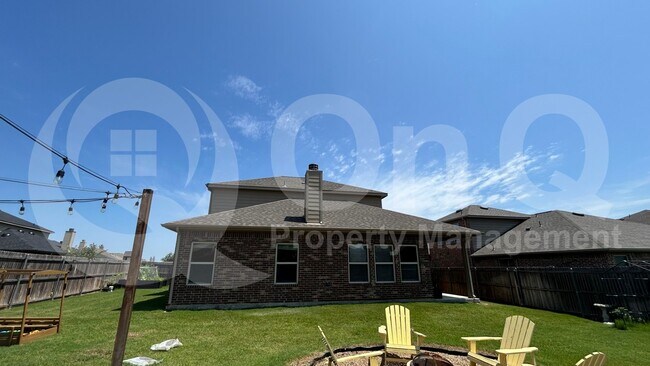 Building Photo - 400 Plum Ct