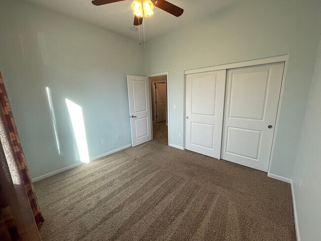 Building Photo - Sparks Home in Gated Community!