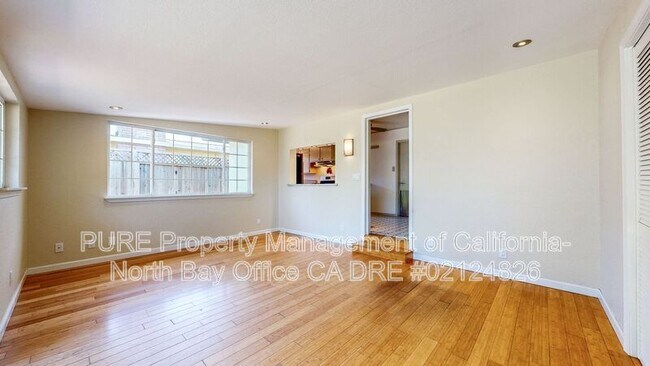 Building Photo - 652 Corlano Ave