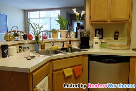 Building Photo - Great 2 Bed 1.5 Bath Townhome