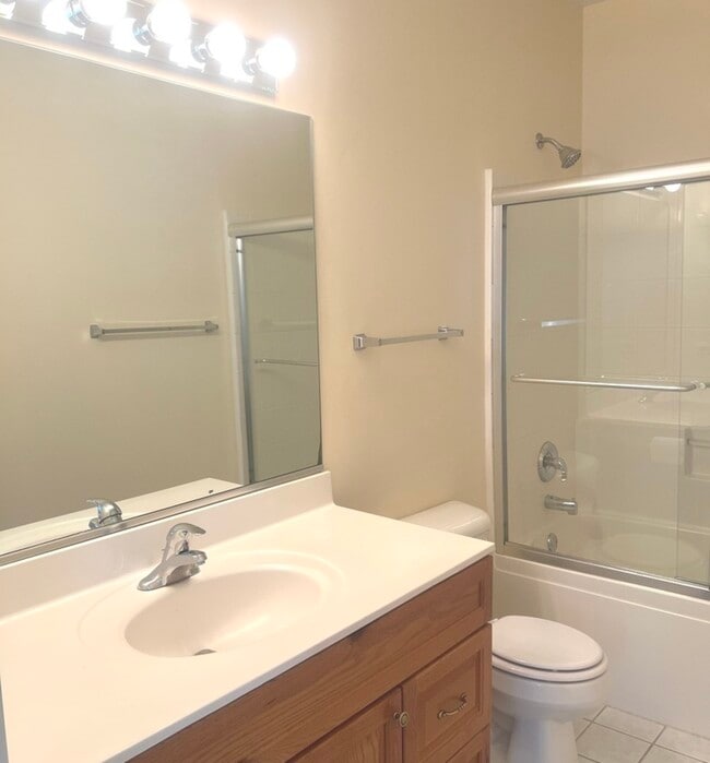 Building Photo - 448 Bay Tree Cir
