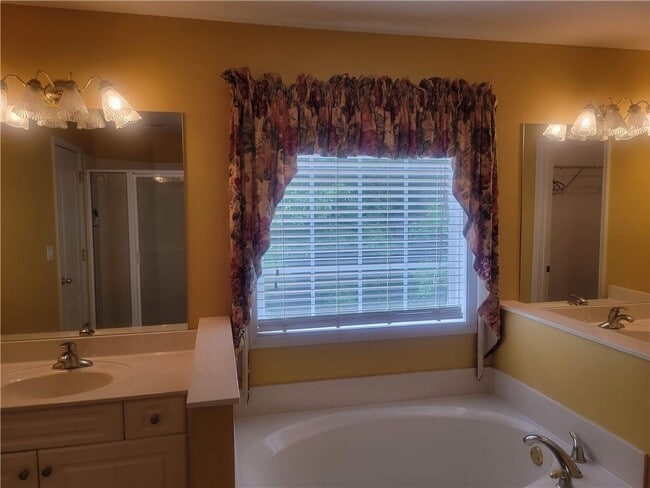 Building Photo - 5555 Holly Springs Dr