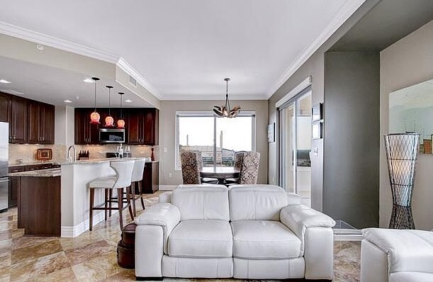 Building Photo - 215 Center St