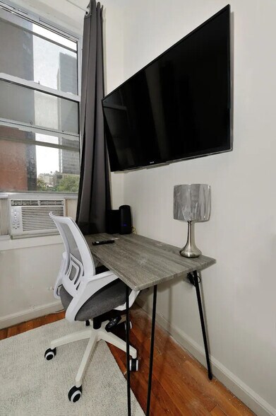 Building Photo - 1762 2nd Ave