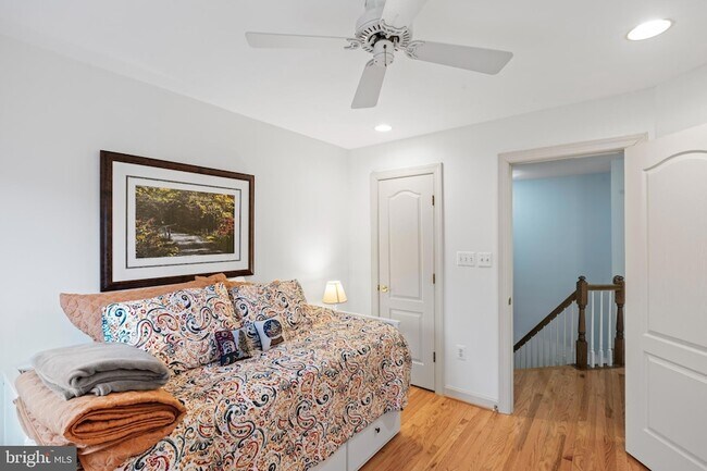 Building Photo - 150 Rees Pl