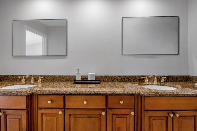 Building Photo - 7888 La Mirada Dr