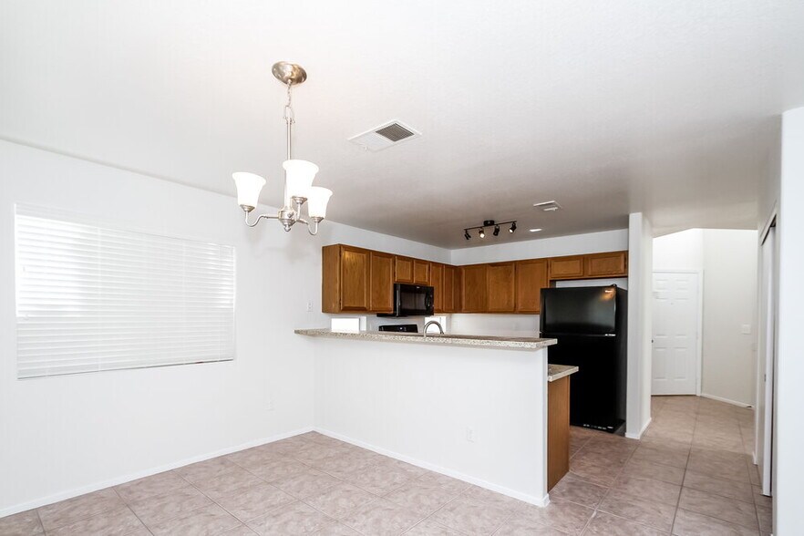Building Photo - 1424 N Astronomy Cir