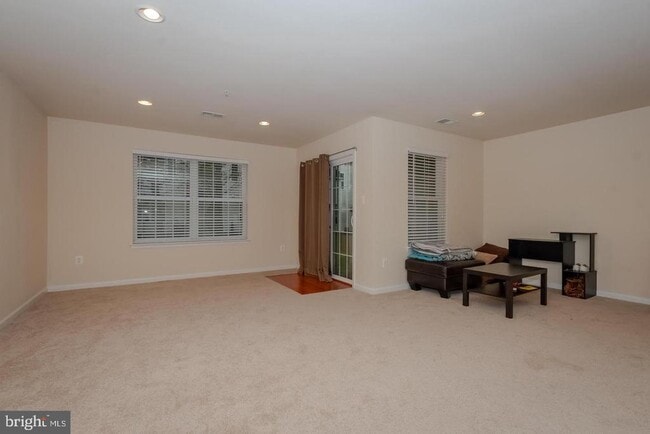 Building Photo - 7349 Mockingbird Cir