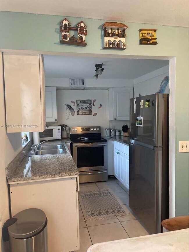 Building Photo - 116 Tuscany B