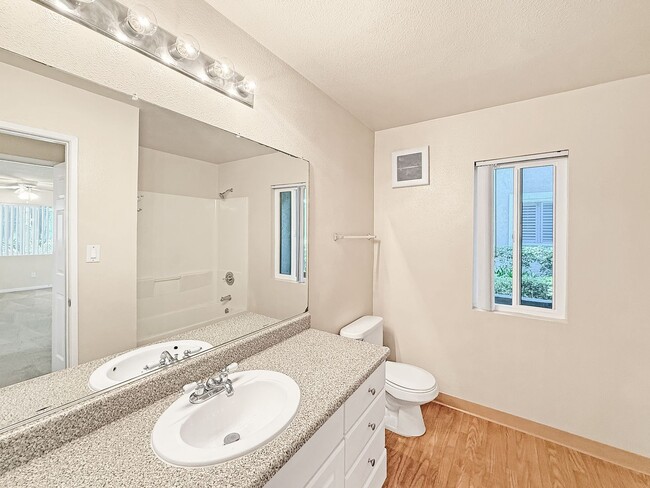 Building Photo - Gorgeous 1B/1BA Condo w/ Washer/Dryer, Walk-In Closet & Resort-Style Amenities!