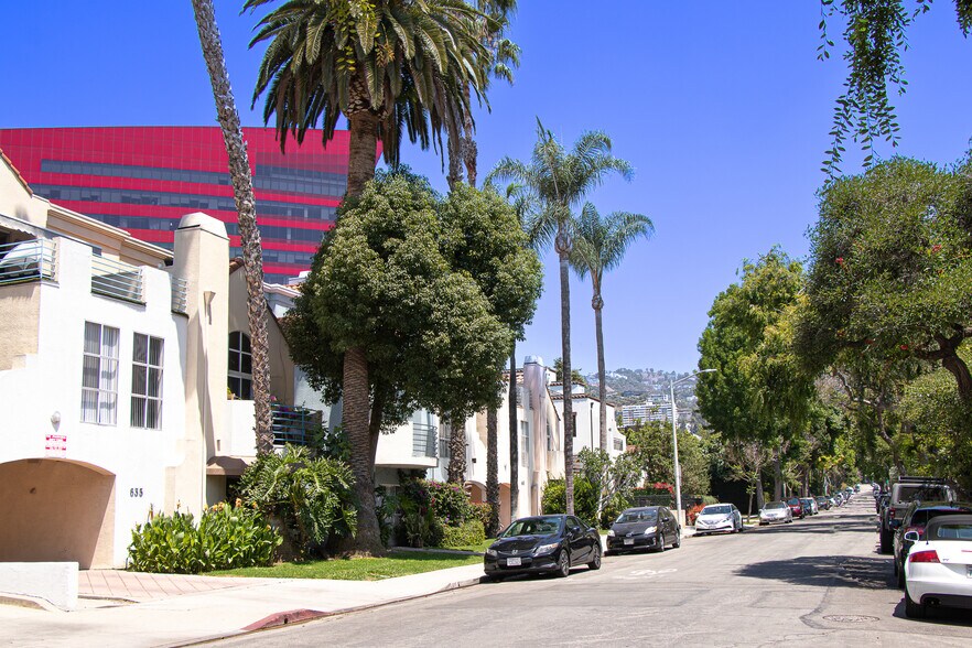 Building Photo - 634 Huntley Dr