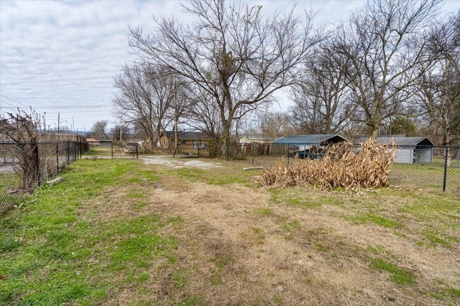 Building Photo - 555 Dodson Ave