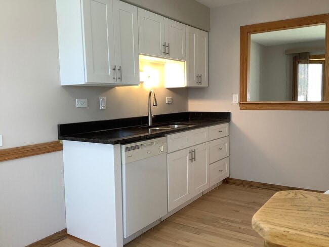 Building Photo - 4920 Cypress Dr