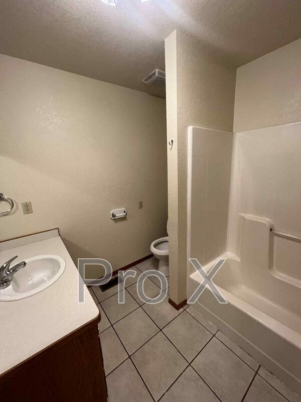 Building Photo - 1162-1164 E Sunrise Dr