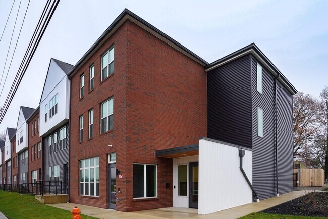 Building Photo - 476 Taylor Ave