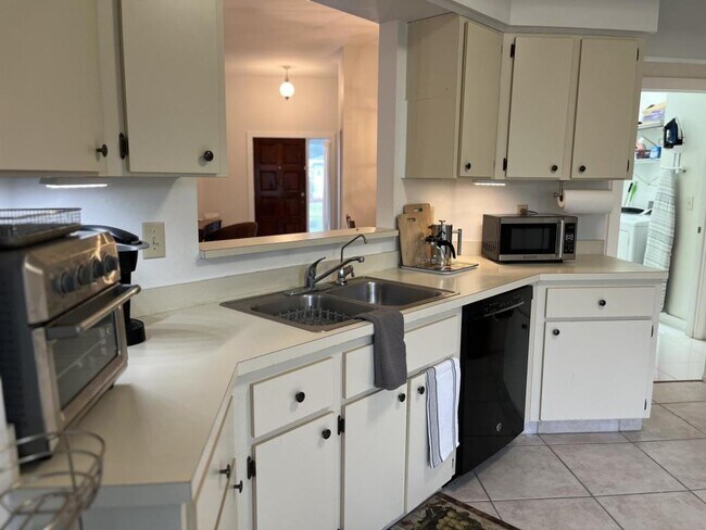 Building Photo - 13106 Dobree Pl