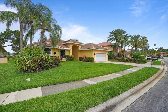 Building Photo - 720 Cypress Pointe Dr W