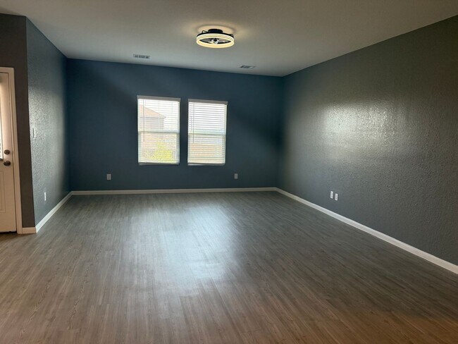 Building Photo - Spacious 5-Bed, 3-Bath Home in Brookmill –...