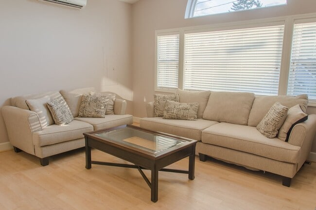Building Photo - 4bd/2.5ba Seattle Home