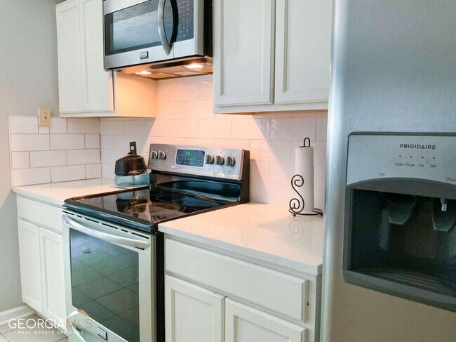 Building Photo - 5553 Strathmoor Manor Cir