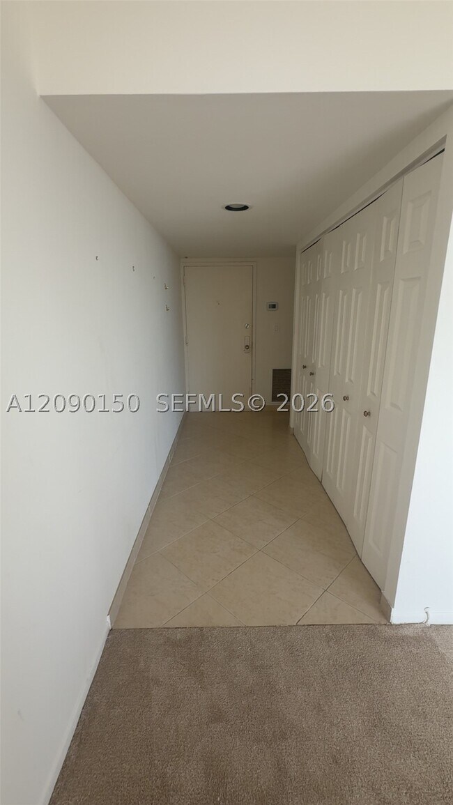 Building Photo - 18181 NE 31st Ct
