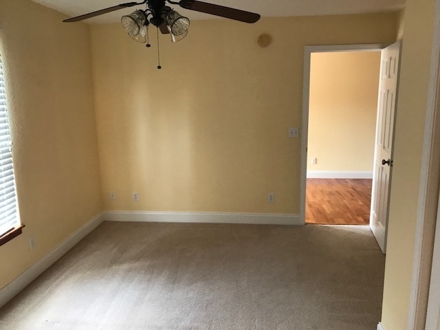 Building Photo - Maryville, 4 bedroom home with fireplace
