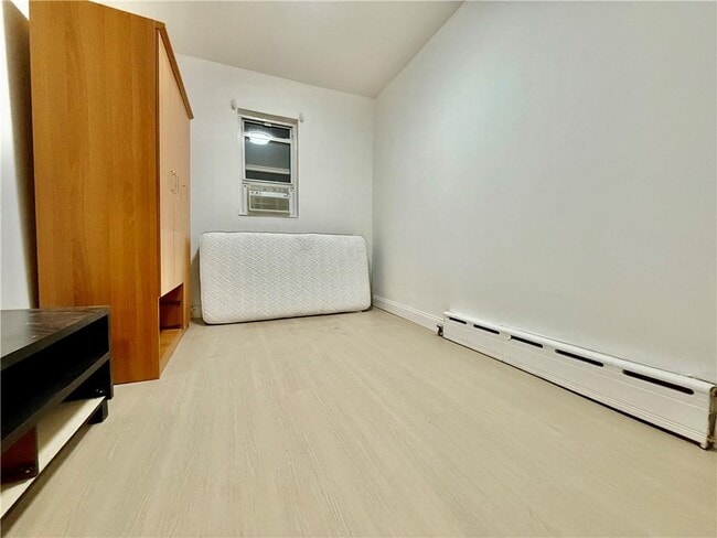 Building Photo - 34 Bay 10th St