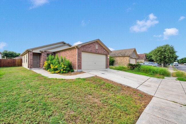 Primary Photo - Charming 3 bedroom 2 Bathroom Home!