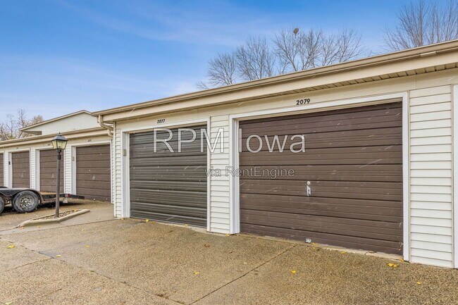 Building Photo - 2079 NW Hickory Ln