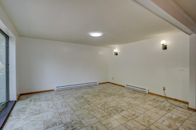 Building Photo - 12 Emery Ln