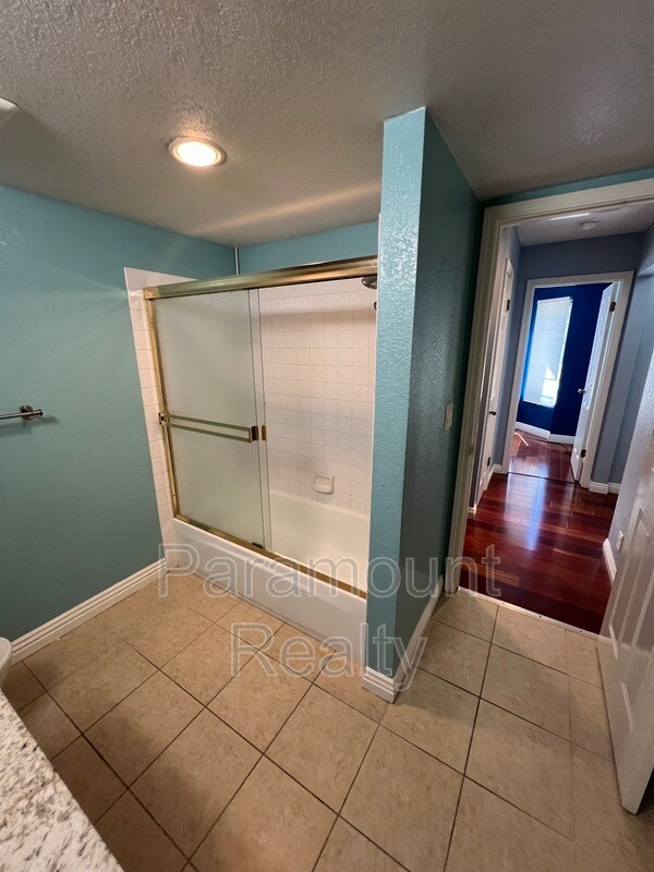 Building Photo - 600 Praderia Cir