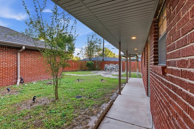 Building Photo - 3338 Prospect St