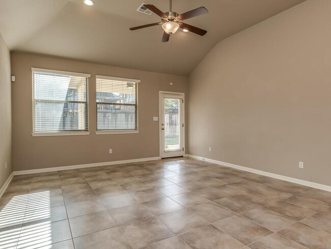 Building Photo - 2104 Granite Hill Dr
