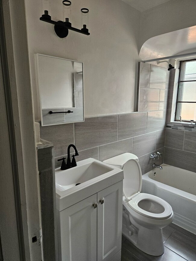 Building Photo - 2 Bedroom Duplex