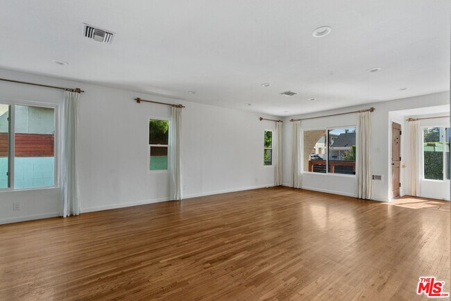 Building Photo - 4031 Edenhurst Ave