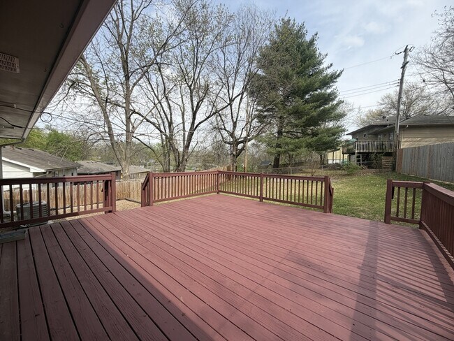 Building Photo - 5035 Overton Ave