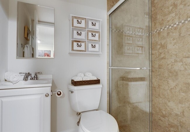 Building Photo - Beautiful condo located inside the Truman Annex.