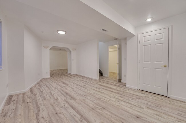 Building Photo - Beautiful 4 bed, 3.5 bath Home in Fort Col...