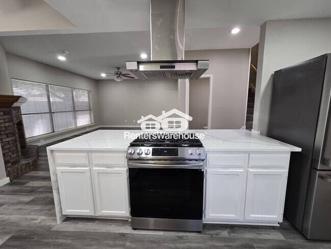 Building Photo - FOR RENT - MOVE IN READY - 3BED 2.5BATH - ...