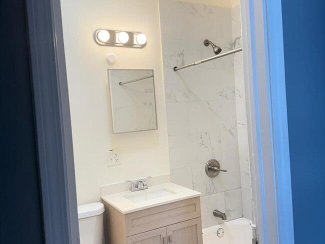 Building Photo - 1348 S Fairfield Ave